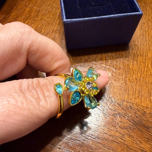 NEW Swarovski Idyllia ring Mixed cuts Flower blue Gold-tone plated Size 7 Box - Picture 4 of 9